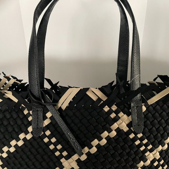 JUST REDUCED! NWT NAGHEDI Bahama Travel Large Travel Tote - Picture 5 of 14